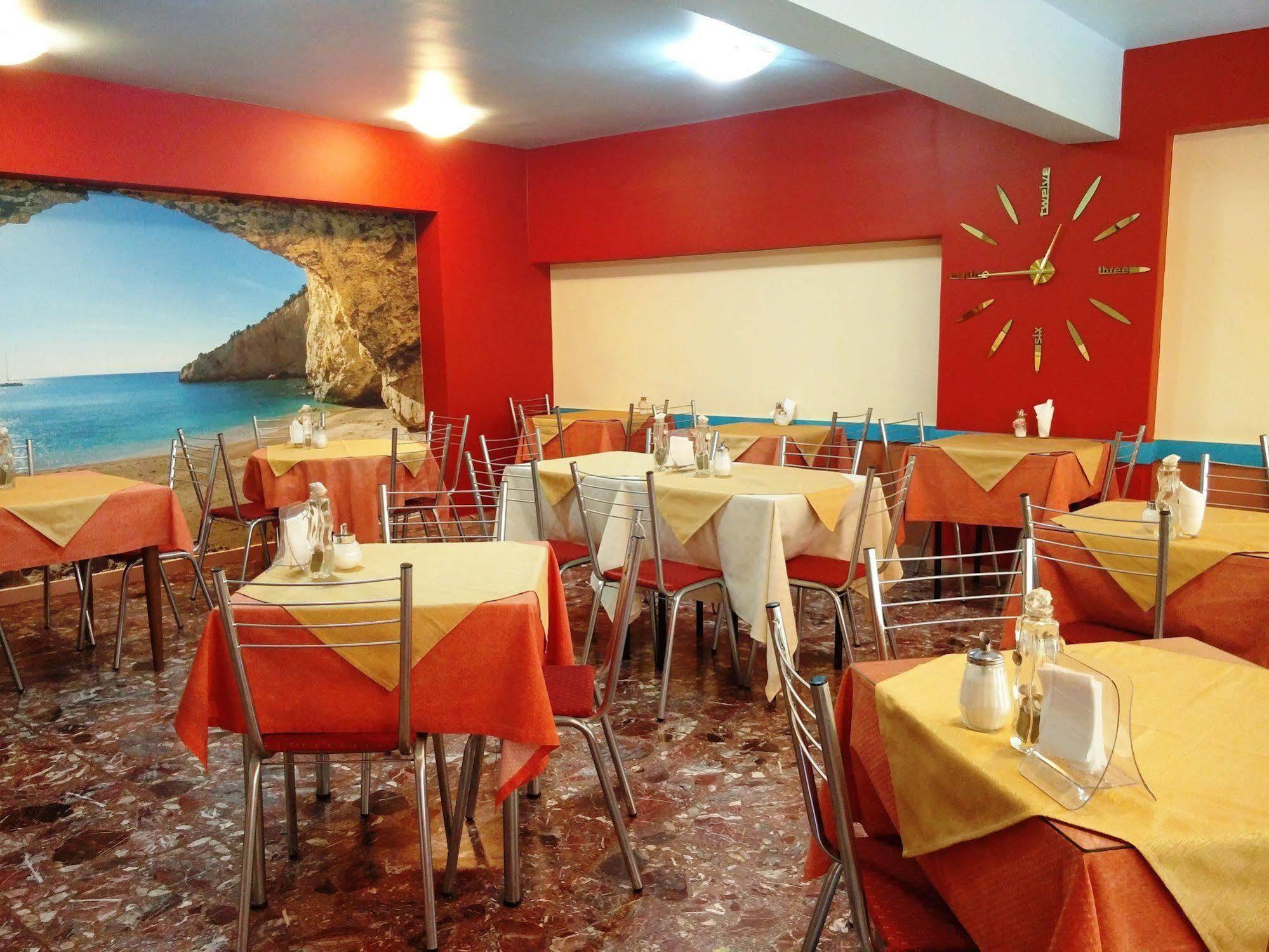 Vienna Hotel 2*